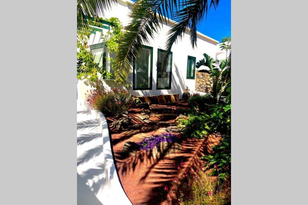 Unique, Stylish & Calm El Estanque By The Sea, Adults Only Villa Costa Teguise Exterior foto